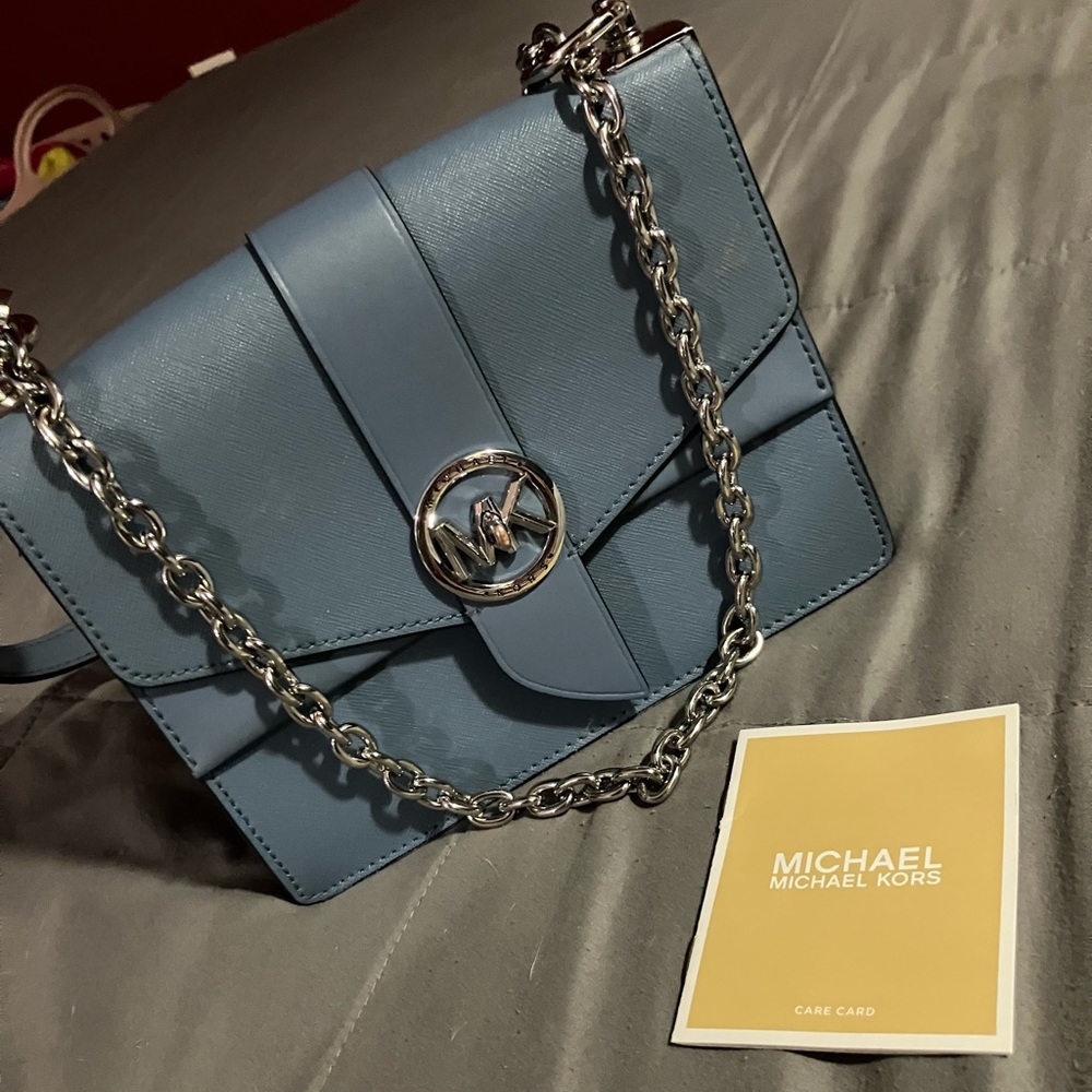 Michael kors cross over bag.